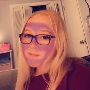 Meet your Posher, Alexia